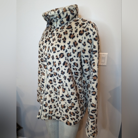 Torrid faux fur jacket, Sherpa leopard print, Plus size 1x - Picture 6 of 12